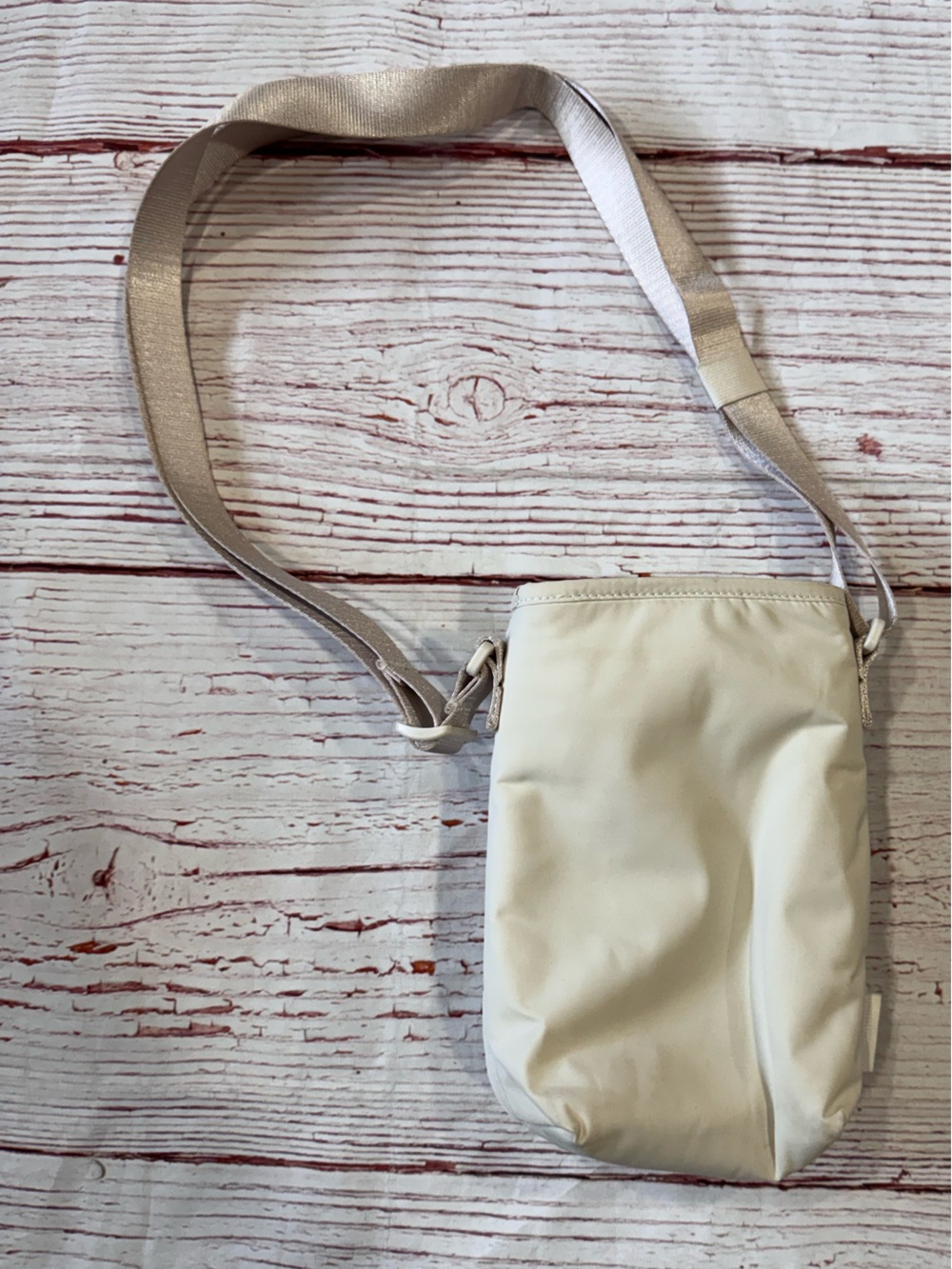 Lululemon Water Bottle Crossbody with Front Pocket 2L in Light Ivory - Picture 7 of 9